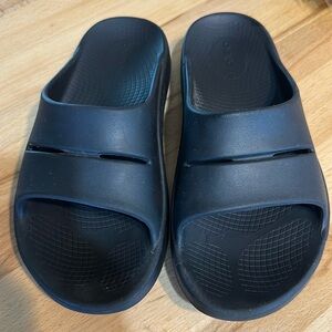 EUC - Oofos Ooahh Slide Sandal - Black Size  - US8 used good condition